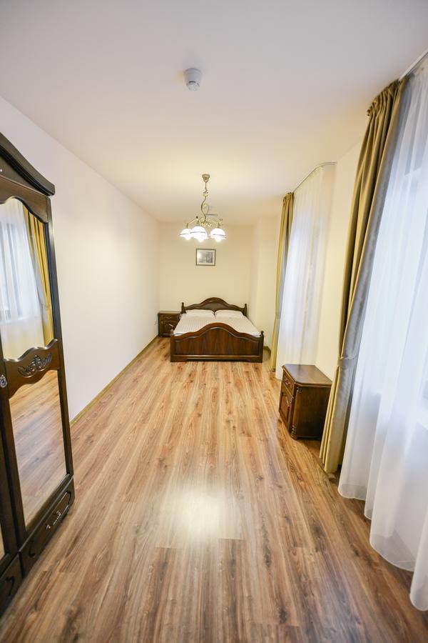 Le Petit Paris 3*
