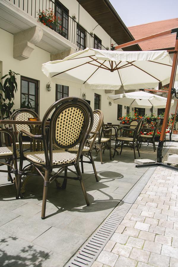 Le Petit Paris Hotel 3*