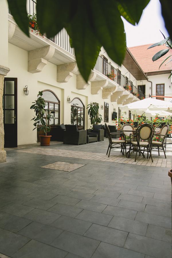 Hotel Le Petit Paris