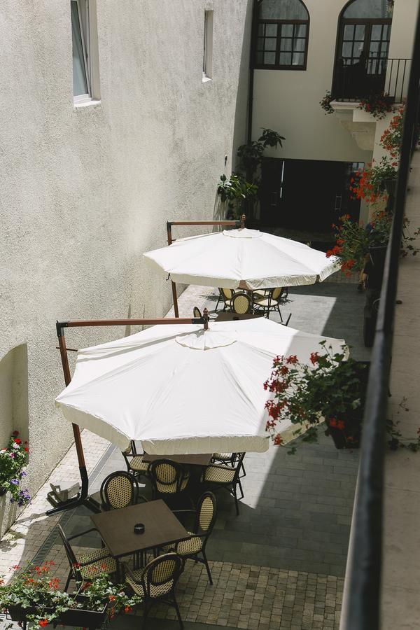 Le Petit Paris Hotel