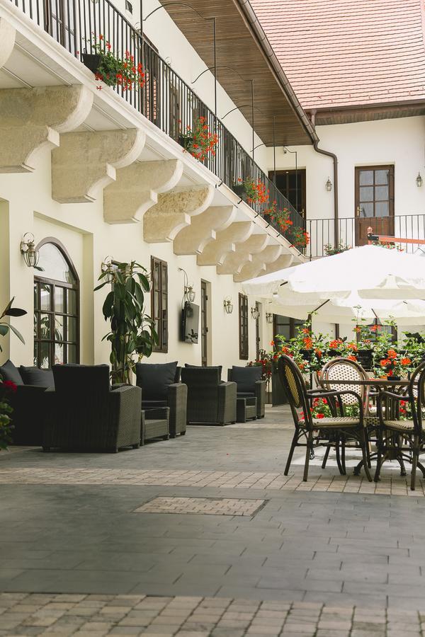 Le Petit Paris Hotel 3*